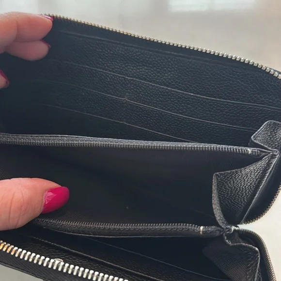 CHANEL Black Quilted Wallet with Silver Accent - Picture 4 of 6